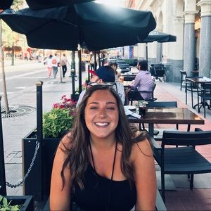 Meet your Posher, Nicole